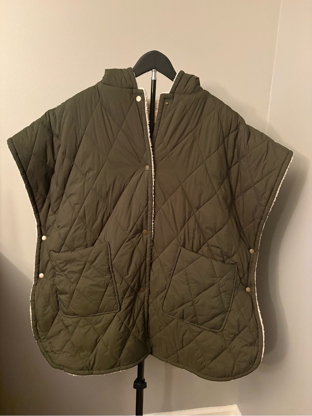 Natural Life Size L/XL Quilted Hooded Poncho Vest in Olive